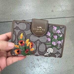 Coach Medium Corner Zip Wallet In Signature Jacquard With Floral Embroidery NWT
